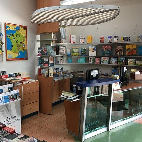 Libros y Prensa - Libreria Interior 1
